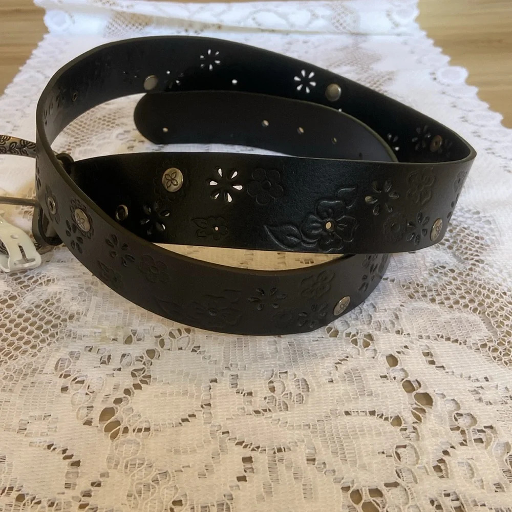 NWT Relic Women’s Floral stud eyelet black belt, SIZE XL - Picture 3 of 4